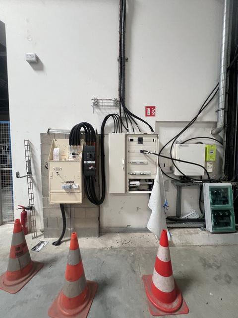 Technicien BBA Energie en intervention sur un coffret électrique