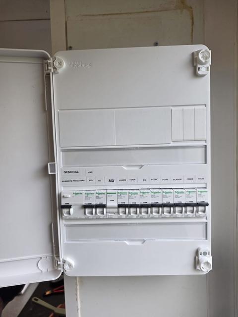 Tableau électrique neuf étiqueté et repéré par BBA Energie